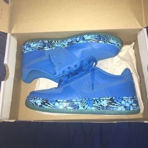 nike floral af1. size 6.5 grade school.